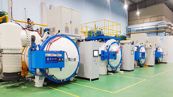 真空熱處理生產線.jpg 真空熱處理生產線.jpg